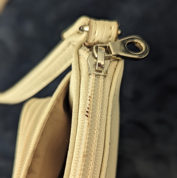 Women's Relic Crossbody Purse - Picture 4 of 16